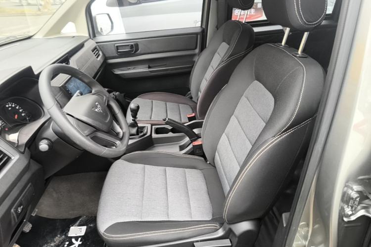 Used Wuling Hongguang PLUS 2019 1.5T Manual Standard Version 7 Seats Left Front Seat