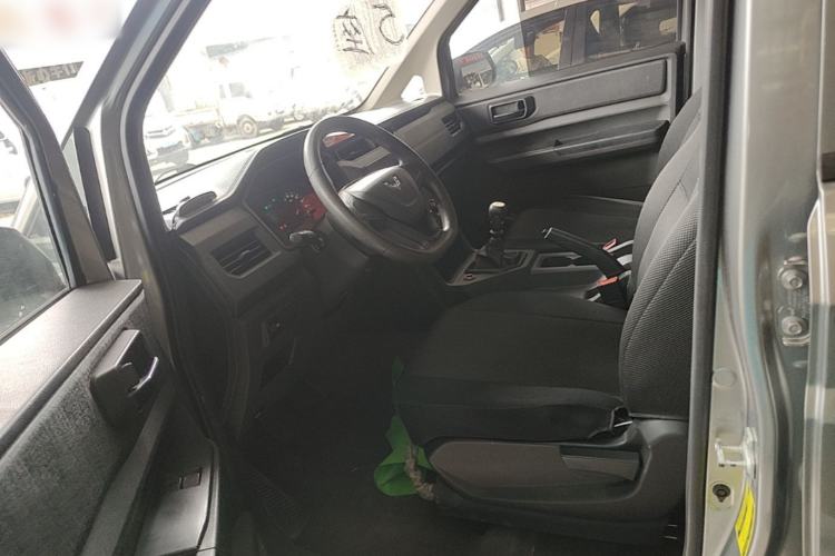 Used Wuling Hongguang PLUS 2019 1.5T Manual Standard Edition 5 Seats Left Front Seat