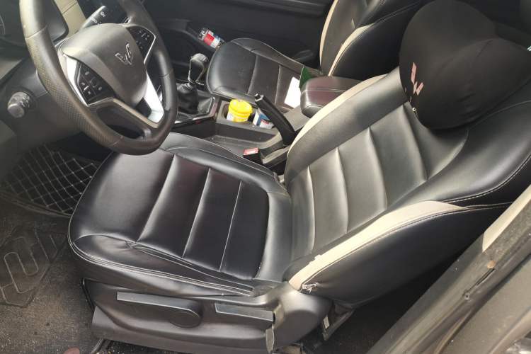 Used Wuling Hongguang PLUS 2019 1.5T Manual Luxury 7-Seater Left Front Seat