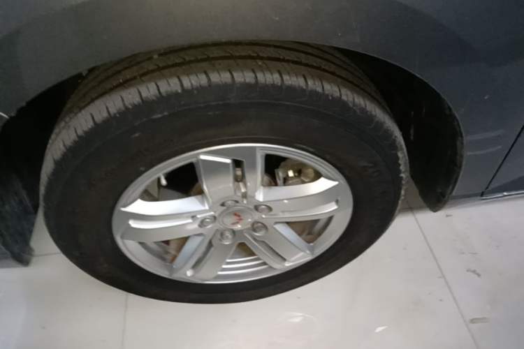 Used Wuling Hongguang PLUS 2019 1.5T Manual Luxury 7-Seater Left Front Wheel Hub