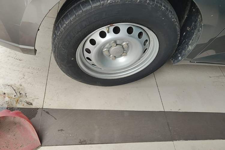 Used Wuling Hongguang PLUS 2019 1.5T Manual Standard Edition 5 Seats Left Front Wheel Hub