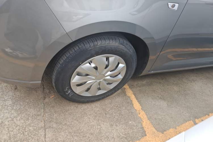 Used Wuling Hongguang PLUS 2019 1.5T Manual Standard Version 7 Seats Left Front Wheel Hub