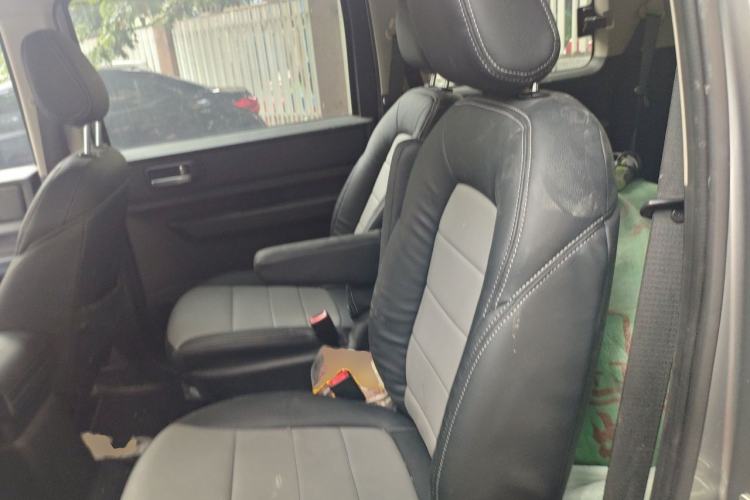 Used Wuling Hongguang PLUS 2019 1.5T Manual Comfort Version 7 Seats Left Rear Seat