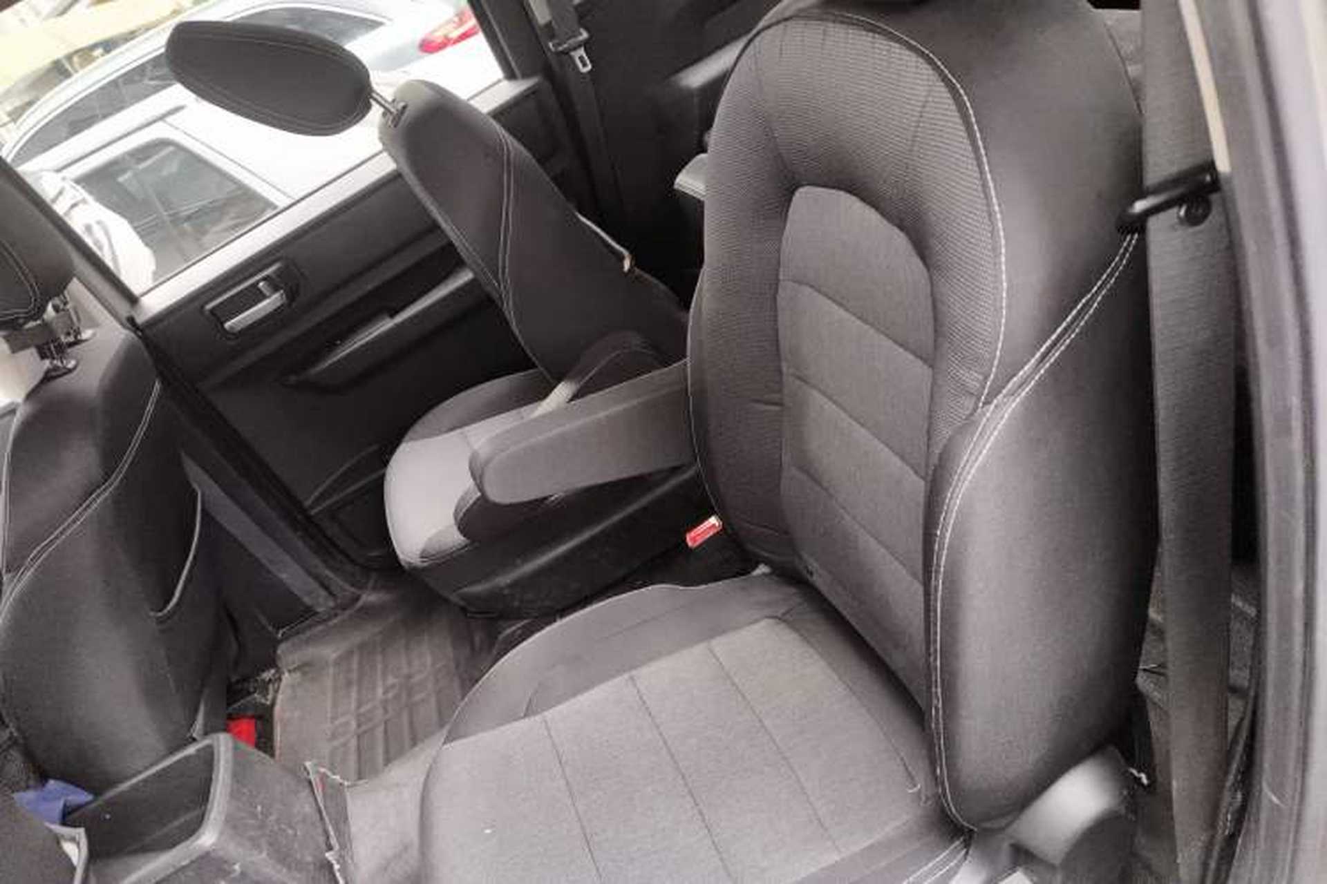 Used Wuling Hongguang PLUS 2019 1.5T Manual Comfort Version 7 Seats Left Rear Seat