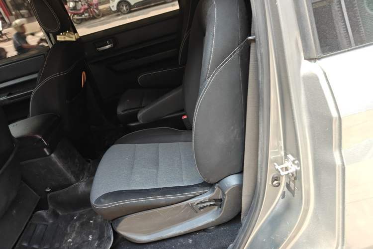Used Wuling Hongguang PLUS 2019 1.5T Manual Comfort Version 7 Seats Left Rear Seat