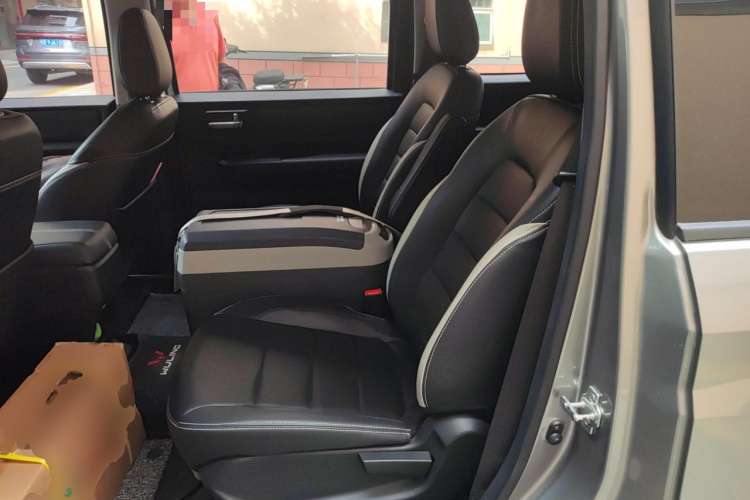 Used Wuling Hongguang PLUS 2019 1.5T Manual Luxury 7-Seater Left Rear Seat