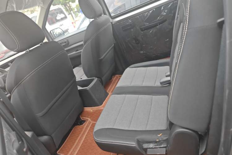 Used Wuling Hongguang PLUS 2019 1.5T Manual Standard Version 7 Seats Left Rear Seat