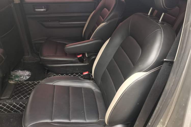 Used Wuling Hongguang PLUS 2019 1.5T Manual Luxury 7-Seater Left Rear Seat