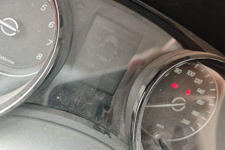 Used Wuling Hongguang PLUS 2019 1.5T Manual Luxury 7-Seater Odometer Close Up