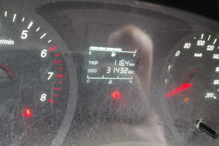 Used Wuling Hongguang PLUS 2019 1.5T Manual Standard Edition 5 Seats Odometer Close Up