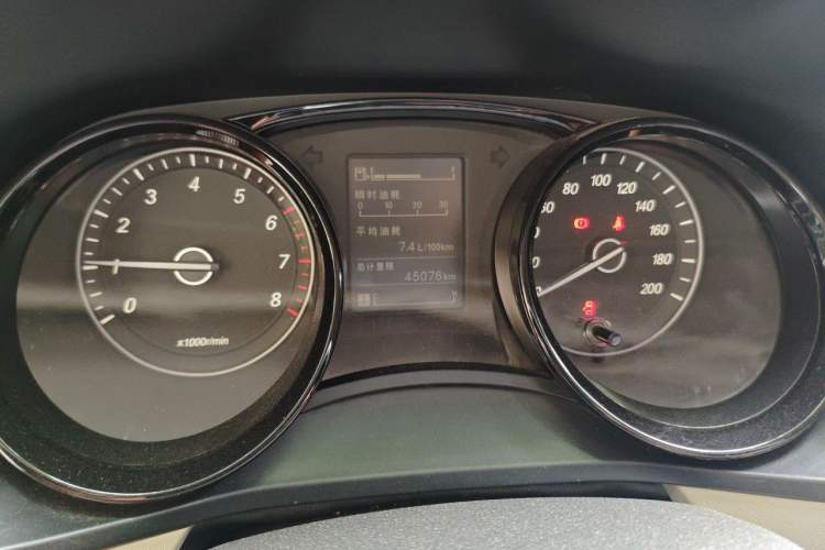Used Wuling Hongguang PLUS 2019 1.5T Manual Comfort Version 7 Seats Odometer Close Up