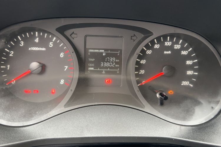Used Wuling Hongguang PLUS 2019 1.5T Manual Standard Edition 5 Seats Odometer Close Up