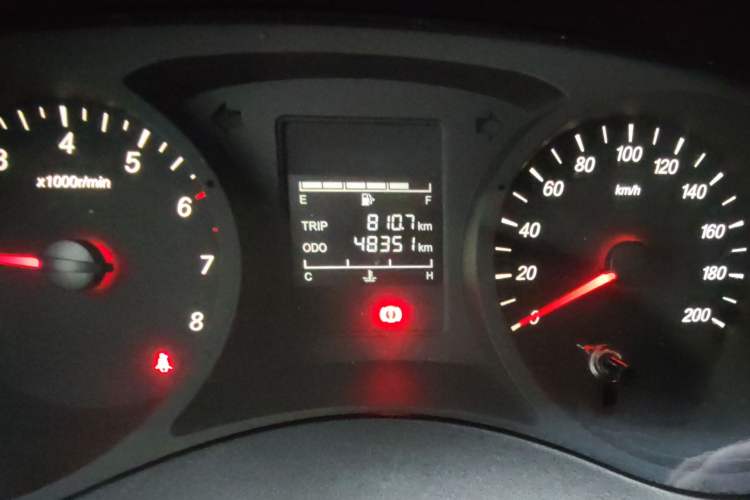 Used Wuling Hongguang PLUS 2019 1.5T Manual Standard Edition 5 Seats Odometer Close Up