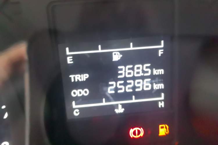 Used Wuling Hongguang PLUS 2019 1.5T Manual Standard Version 7 Seats Odometer Close Up