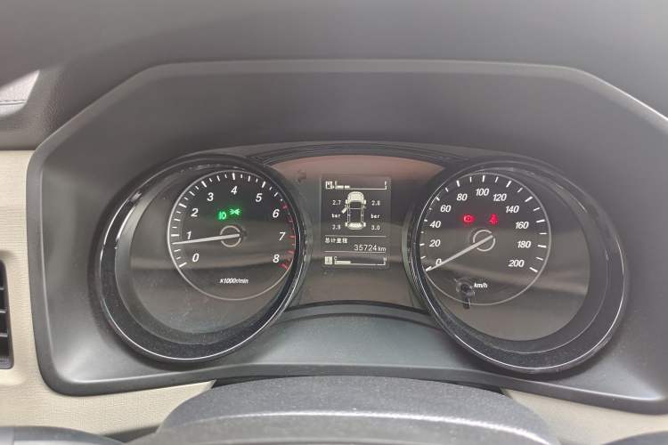 Used Wuling Hongguang PLUS 2019 1.5T Manual Luxury 7-Seater Odometer Close Up