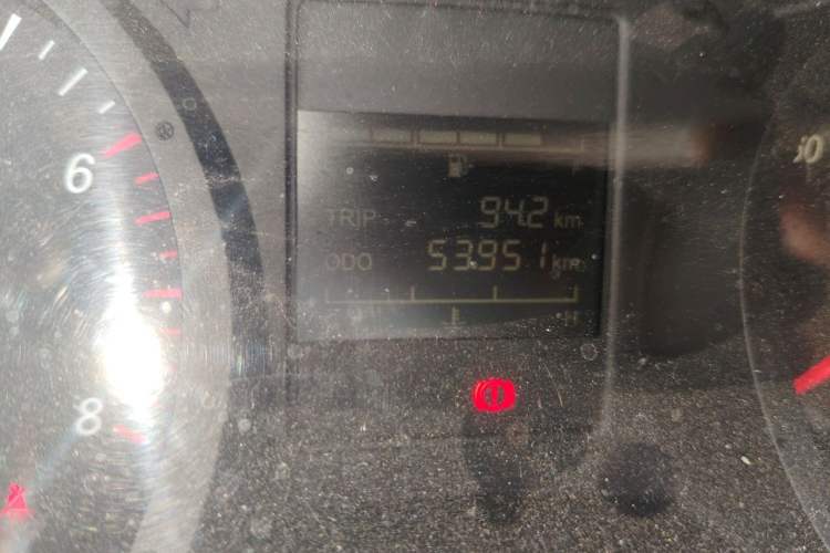 Used Wuling Hongguang PLUS 2019 1.5T Manual Standard Edition 5 Seats Odometer Close Up