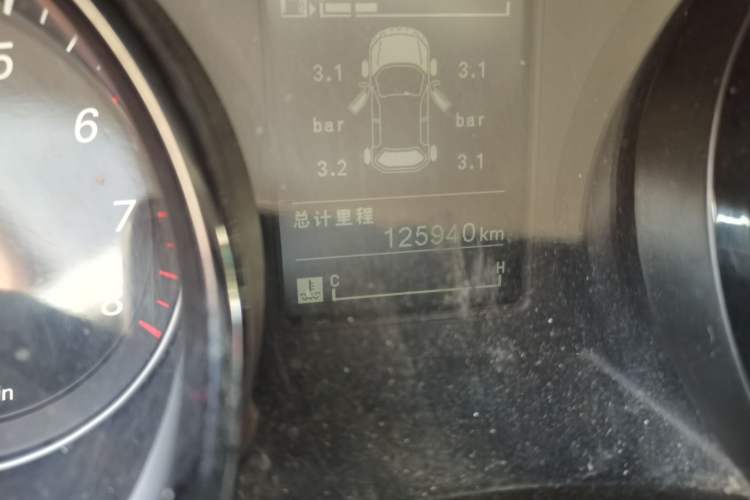 Used Wuling Hongguang PLUS 2019 1.5T Manual Luxury 7-Seater Odometer Close Up
