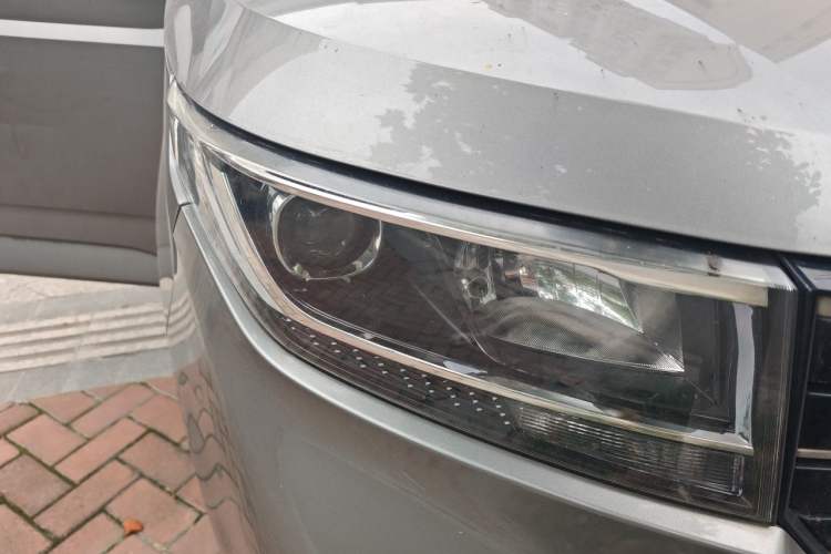 Used Wuling Hongguang PLUS 2019 1.5T Manual Luxury 7-Seater Right Front Headlight