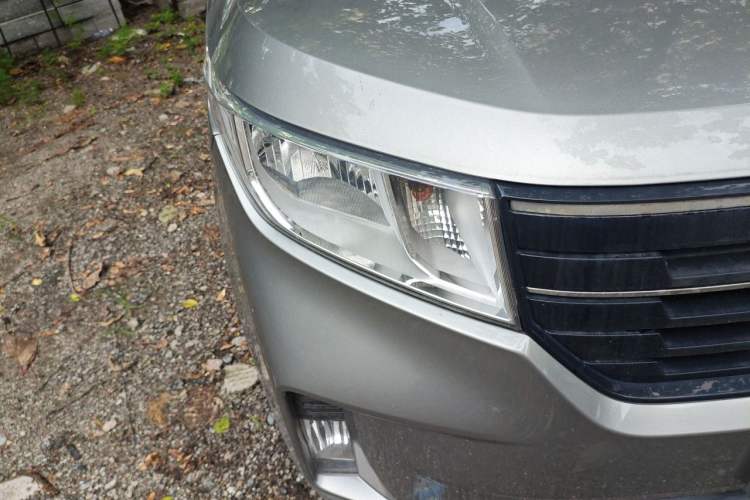 Used Wuling Hongguang PLUS 2019 1.5T Manual Comfort Version 7 Seats Right Front Headlight