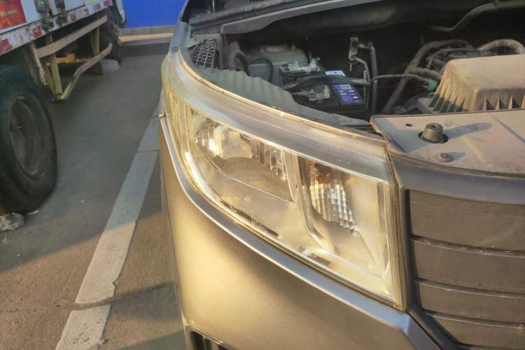 Used Wuling Hongguang PLUS 2019 1.5T Manual Standard Edition 5 Seats Right Front Headlight