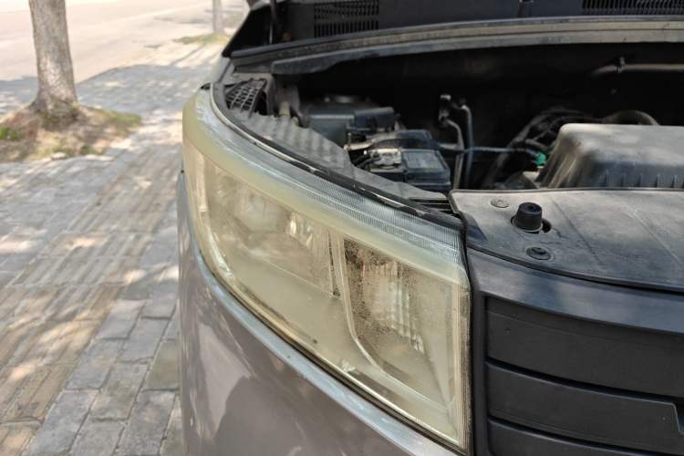 Used Wuling Hongguang PLUS 2019 1.5T Manual Comfort Version 7 Seats Right Front Headlight
