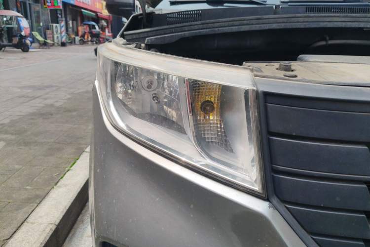 Used Wuling Hongguang PLUS 2019 1.5T Manual Standard Edition 5 Seats Right Front Headlight