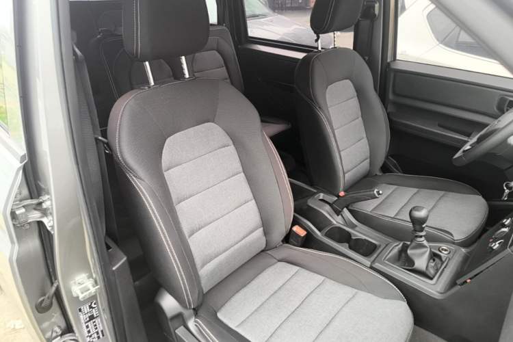 Used Wuling Hongguang PLUS 2019 1.5T Manual Standard Version 7 Seats Right Front Seat