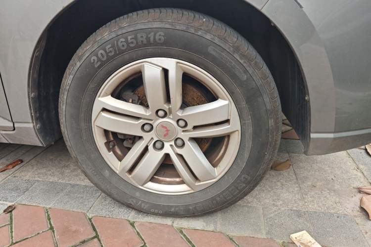 Used Wuling Hongguang PLUS 2019 1.5T Manual Luxury 7-Seater Right Front Wheel Hub
