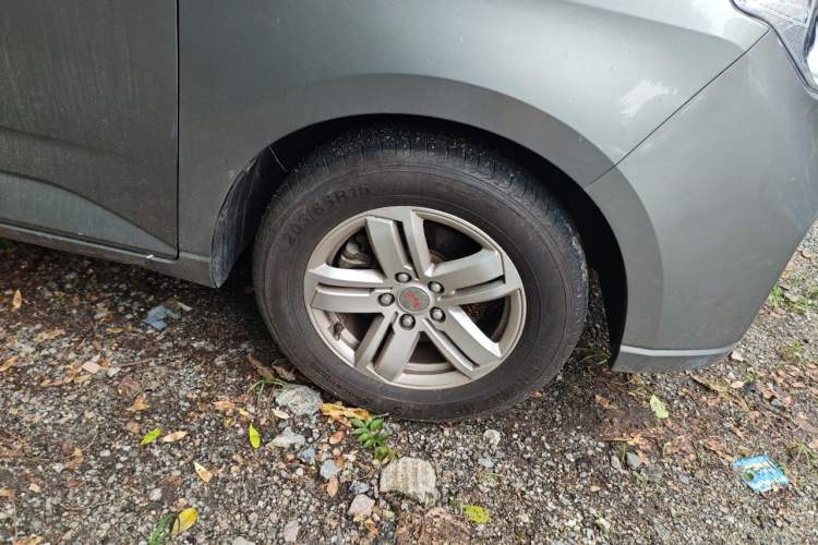 Used Wuling Hongguang PLUS 2019 1.5T Manual Comfort Version 7 Seats Right Front Wheel Hub