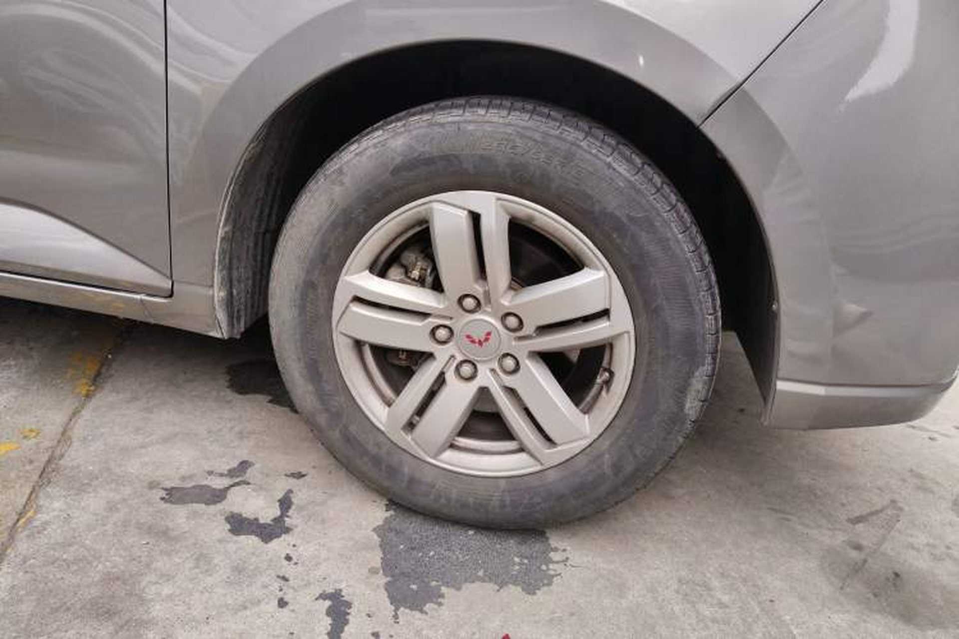 Used Wuling Hongguang PLUS 2019 1.5T Manual Comfort Version 7 Seats Right Front Wheel Hub