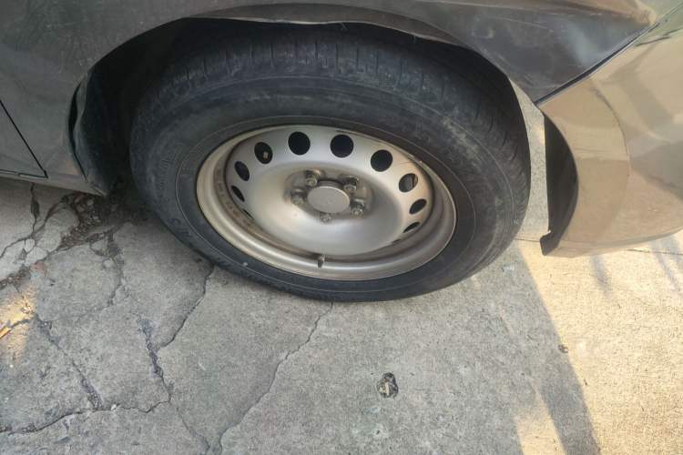 Used Wuling Hongguang PLUS 2019 1.5T Manual Standard Edition 5 Seats Right Front Wheel Hub