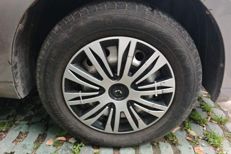 Used Wuling Hongguang PLUS 2019 1.5T Manual Standard Edition 5 Seats Right Front Wheel Hub
