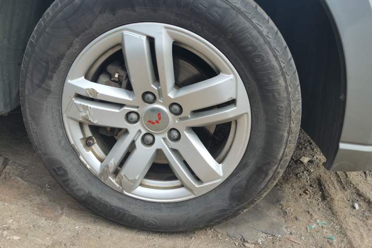 Used Wuling Hongguang PLUS 2019 1.5T Manual Luxury 7-Seater Right Front Wheel Hub