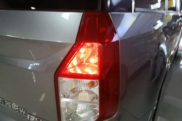 Used Wuling Hongguang PLUS 2019 1.5T Manual Luxury 7-Seater Right Rear Taillight