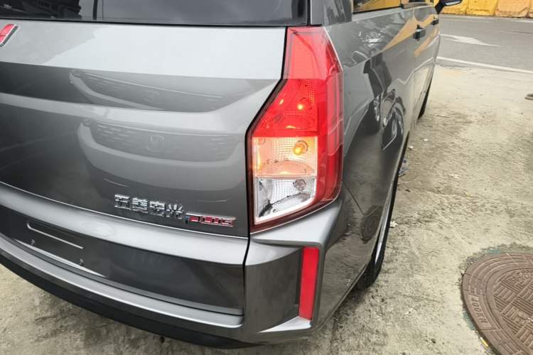 Used Wuling Hongguang PLUS 2019 1.5T Manual Standard Version 7 Seats Right Rear Taillight