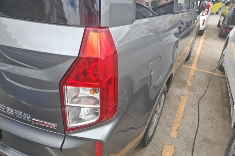 Used Wuling Hongguang PLUS 2019 1.5T Manual Standard Version 7 Seats Right Rear Taillight