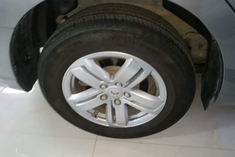 Used Wuling Hongguang PLUS 2019 1.5T Manual Luxury 7-Seater Right Rear Wheel Hub