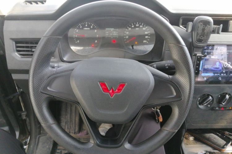 Used Wuling Hongguang PLUS 2019 1.5T Manual Standard Edition 5 Seats Steering Wheel