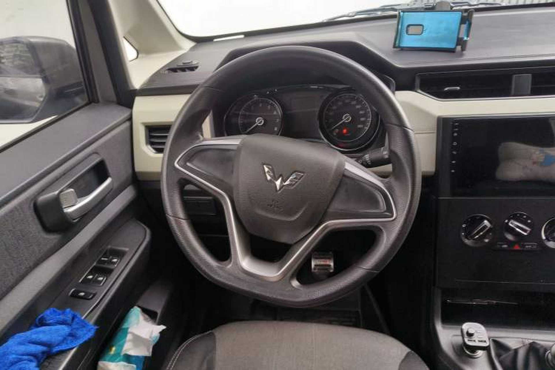 Used Wuling Hongguang PLUS 2019 1.5T Manual Comfort Version 7 Seats Steering Wheel
