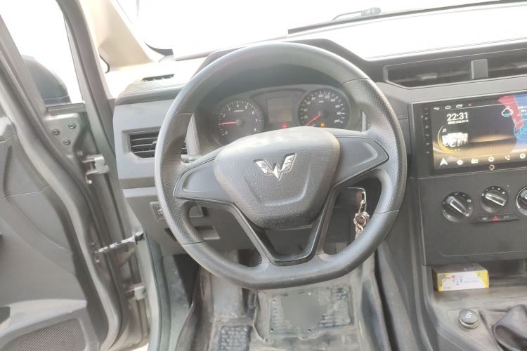 Used Wuling Hongguang PLUS 2019 1.5T Manual Standard Edition 5 Seats Steering Wheel