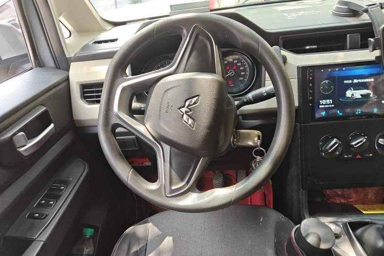 Used Wuling Hongguang PLUS 2019 1.5T Manual Comfort Version 7 Seats Steering Wheel