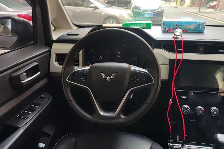 Used Wuling Hongguang PLUS 2019 1.5T Manual Luxury 7-Seater Steering Wheel
