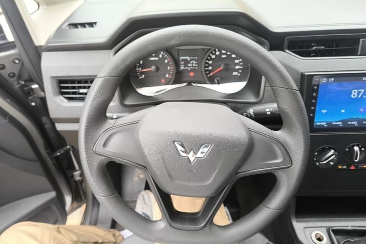 Used Wuling Hongguang PLUS 2019 1.5T Manual Standard Version 7 Seats Steering Wheel