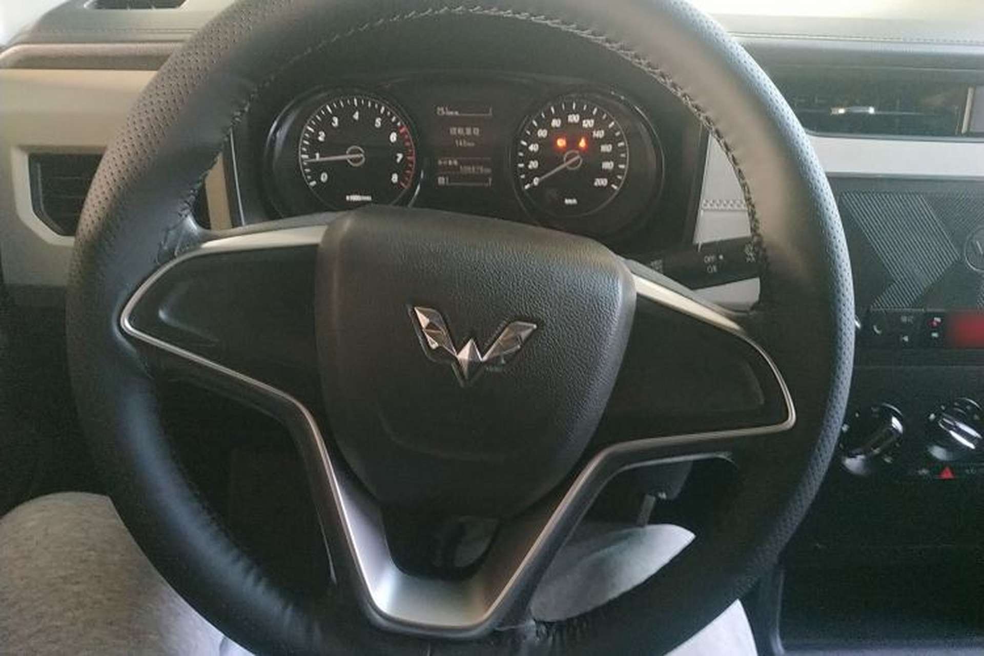 Used Wuling Hongguang PLUS 2019 1.5T Manual Comfort Version 7 Seats Steering Wheel