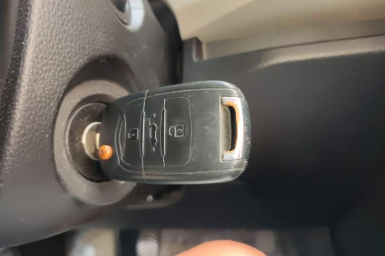 Used Wuling Hongguang PLUS 2019 1.5T Manual Luxury 7-Seater Vehicle Key