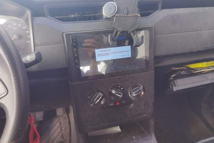 Used Wuling Hongguang PLUS 2019 1.5T Manual Standard Version 7 Seats Audio And AC Panel