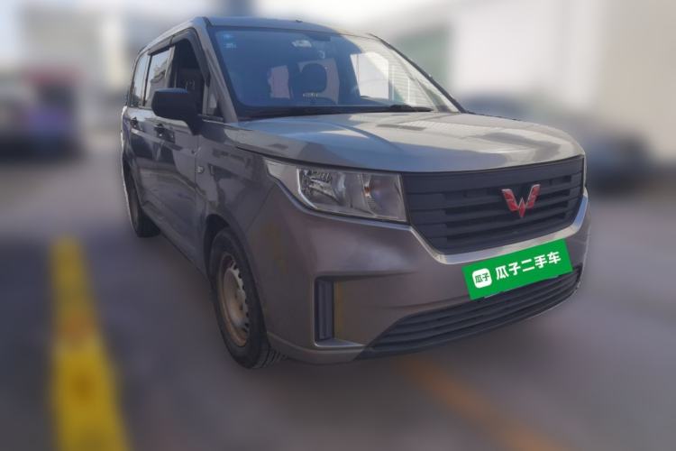 Used Wuling Hongguang PLUS 2019 1.5T Manual Standard Version 7 Seats Front Right 45 Deg