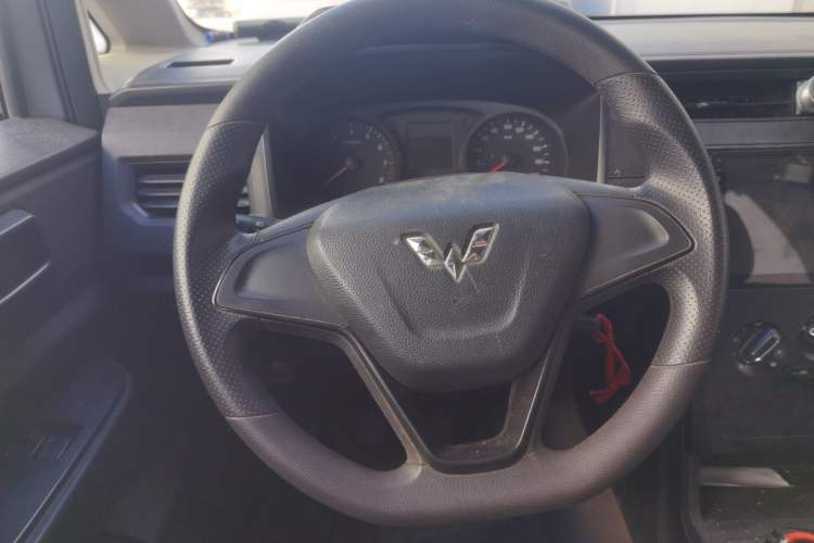 Used Wuling Hongguang PLUS 2019 1.5T Manual Standard Version 7 Seats Steering Wheel
