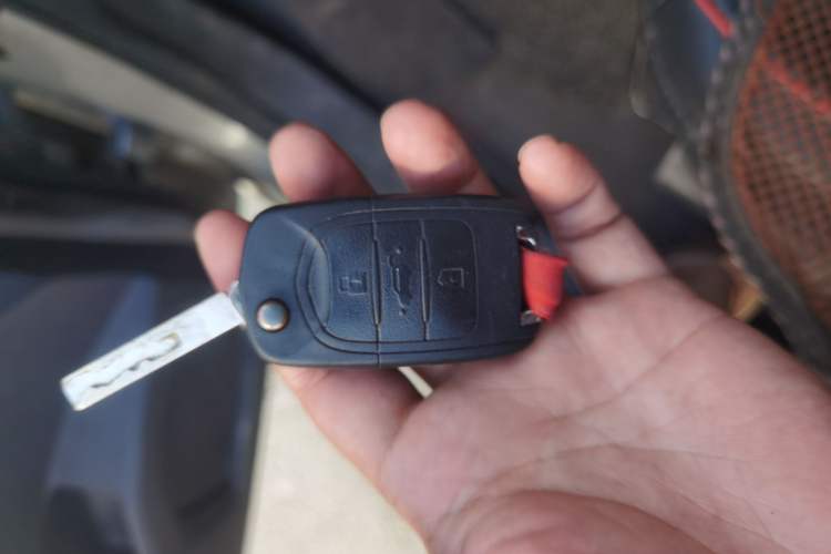 Used Wuling Hongguang PLUS 2019 1.5T Manual Standard Version 7 Seats Vehicle Key