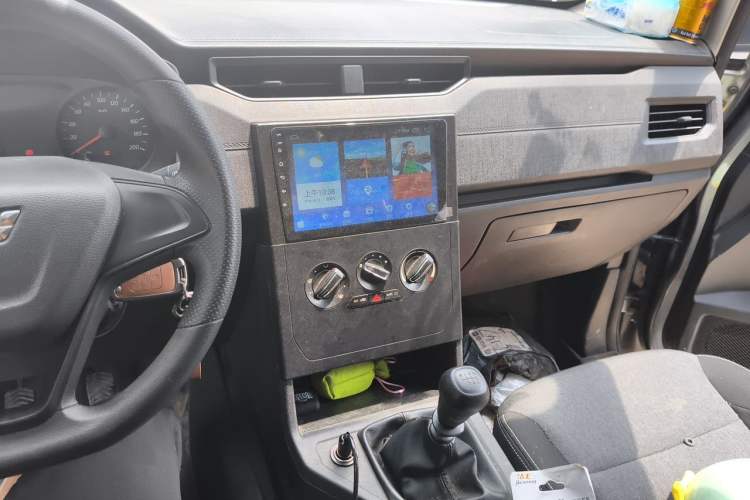Used Wuling Hongguang PLUS 2019 1.5T Manual Wealthy Version 2 Seats Audio And AC Panel